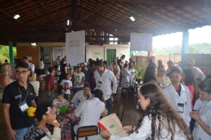 Comunidade do bairro de Fátima participa do Ciência na Praça na EE Santa Rita de Cássia